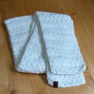 FIREFLY | Cozy White Knit Scarf